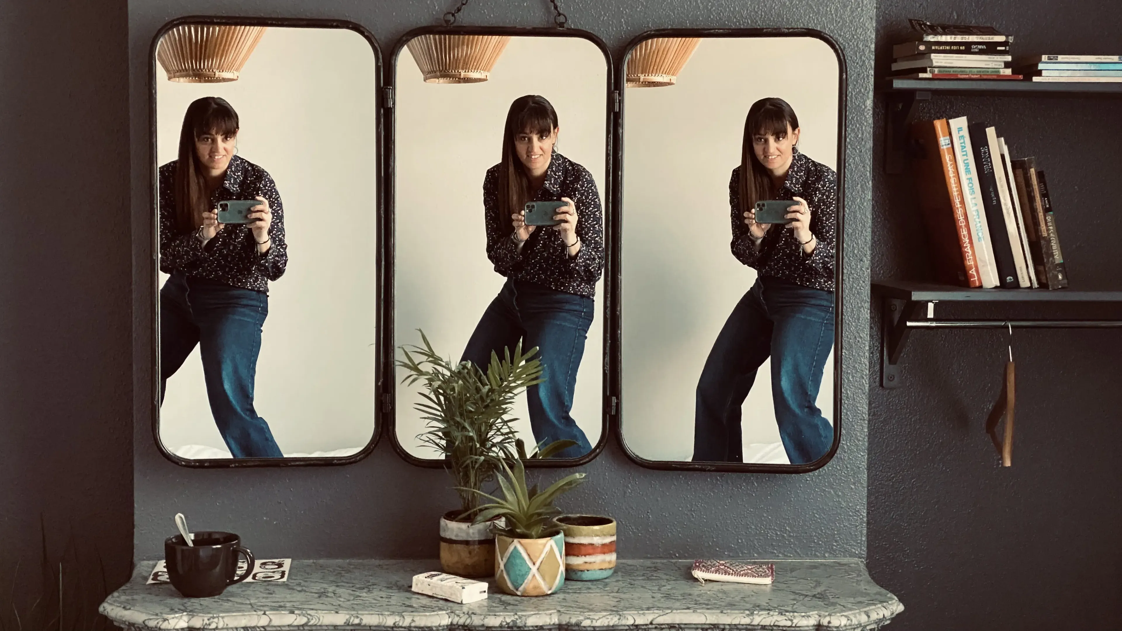 Selfie Élodie dans 3 miroirs