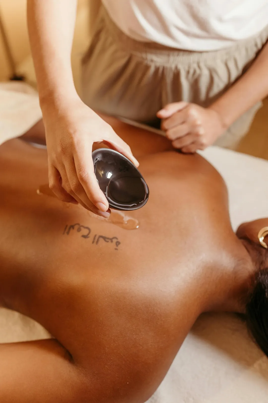massage du dos à l'huile